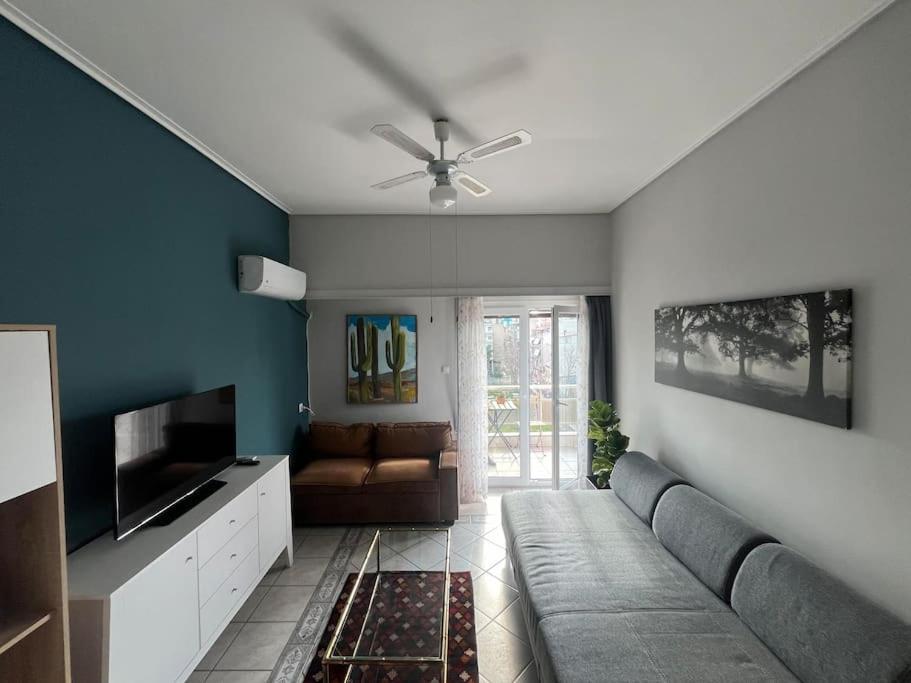 Maria'S Sunlit Apartment Пирей Экстерьер фото