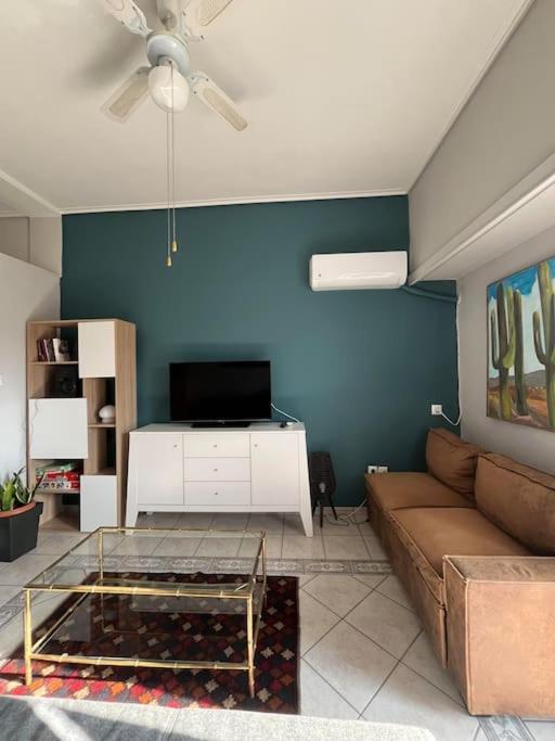 Maria'S Sunlit Apartment Пирей Экстерьер фото