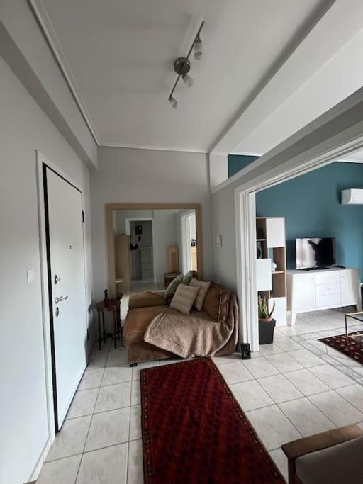 Maria'S Sunlit Apartment Пирей Экстерьер фото