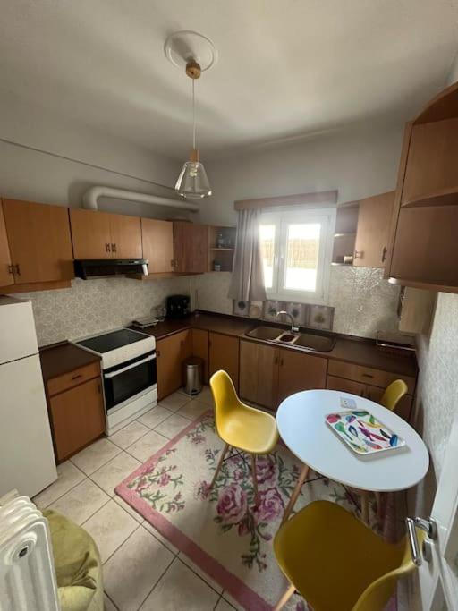 Maria'S Sunlit Apartment Пирей Экстерьер фото